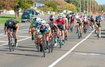  ??  ?? Mitchel Fitzsimons (centre) takes the Stonewood Homes Gore to Invercargi­ll title ahead of Dylan Day (far left) and Hunter Gough (right).