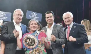  ?? AP ?? Ibet Zamora exhibe sus fajas que la acredita como tri campeona femenino de boxeo.