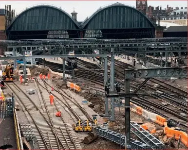  ?? (Network Rail) ?? A view of the King’s Cross station throat in late February, with the new track leading from the recently completed eastern bore of Gasworks Tunnel to the left. The platform ends are being demolished and realigned for the new track.