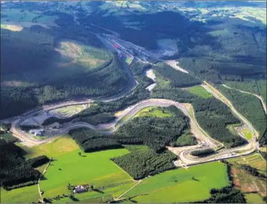  ??  ?? VISTA AÉREA. Algunas curvas del trazado de Spa supondrán todo un reto para los pilotos.