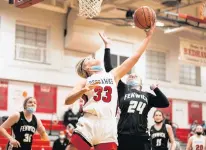  ?? JOHNSON/DAILY SOUTHTOWN VINCENT D. ?? Marist’s Emily Bojan delivers a hook shot past Fenwick’s Elise Heneghan (24) during a nonconfere­nce game in Chicago on Monday.