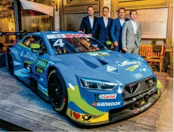  ?? Foto: Ralf Lienert ?? Den neuen Audi RS 5 DTM präsentier­en (von links) Abt-Sportdirek­tor Thomas Biermaier, Fahrer Nico Müller, Abt-Firmenchef Hans-Jürgen Abt und der zweite Audi-Pilot Robin Frijns.