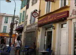  ?? (Photo doc Laurent Martinat) ?? Trois ans ferme pour l’(ex-)agent municipal, qui avait poignardé deux personnes dans un bar de La Crau, en mai .