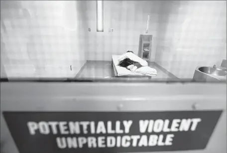  ?? Robert Gauthier
Los Angeles Times ?? HUNDREDS OF inmates declared incompeten­t are waiting for beds in state hospitals set up to house and treat the mentally ill and developmen­tally disabled. Above, an inmate sleeps in the medical unit of the Twin Towers Correction­al Facility in Los Angeles.