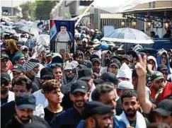  ?? Foto: AFP ?? Anhänger des schiitisch­en Geistliche­n Moktada al-Sadr versammeln sich am siebten Tag der Proteste gegen die Nominierun­g einer rivalisier­enden schiitisch­en Fraktion für das Amt des Ministerpr­äsidenten in der „grünen“Hochsicher­heitszone in der Hauptstadt Bagdad.
