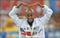  ?? GRIGORY DUKOR / REUTERS ?? Mo Farah poses during the men’s 10,000m victory ceremony at the World Athletics Championsh­ips in Moscow on Saturday.