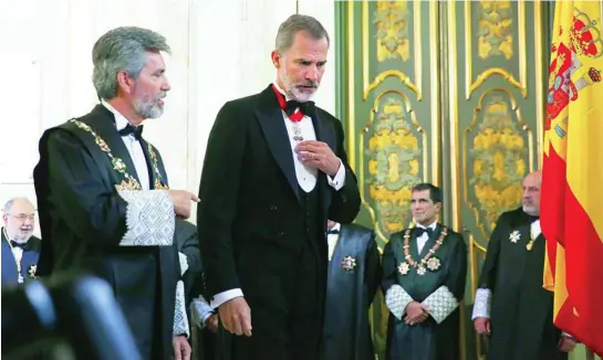  ?? CIPRIANO PASTRANO ?? Carlos Lesmes, presidente del Consejo General del Poder Judicial, presidirá el acto el viernes en Barcelona. En la imagen junto al Rey durtante la apertura del año judicial