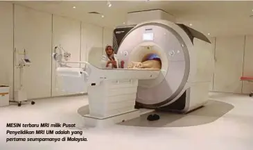  ??  ?? MESIN terbaru MRI milik Pusat Penyelidik­an MRI UM adalah yang pertama seumpamany­a di Malaysia.