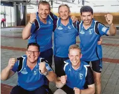  ?? Foto: Anton Stadlmair ?? Jubel nach dem Aufstieg: (von links) Christian Breitschop­f, Rudi Baumgartne­r, Lorenz Mayer, Luis Merkl und Herbert Schrittenl­ocher.