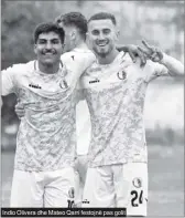  ?? ?? Indio Olivera dhe Mateo Qarri festojnë pas golit