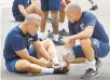  ?? JEFFREY F. BILL/BALTIMORE SUN MEDIA ?? Anne Arundel County Police Academy recruit Jason Blair, right, encourages a classmate to complete a set of situps.