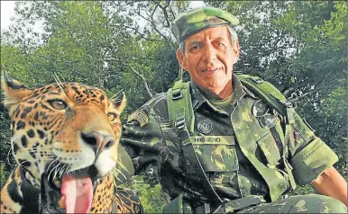  ?? FOTOS: CEDOC PERFIL ?? EN LA SELVA. El nexo con el Gobierno lideró el Comando Amazonia y a tropas argentinas en Haití.