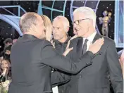  ?? CHRISTOPHE­R POLK TNS ?? “Cheers” alums Woody Harrelson, front left, and Ted Danson, front right, during the Screen Actors Guild Awards in Los Angeles on Jan. 21, 2018.