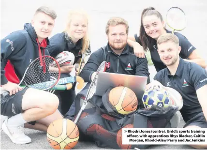  ??  ?? &gt; Rhodri Jones (centre), Urdd’s sports training officer, with apprentice­s Rhys Blacker, Caitlin Morgan, Rhodd-Alaw Parry and Jac Jenkins