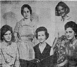  ?? ?? Jody Gatten, seated at center, and Carol Goettman, standing at right with other members of the League of Women Voters.