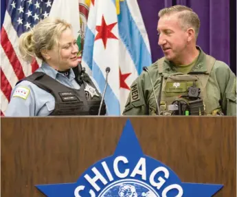  ?? JAMES FOSTER/FOR THE SUN-TIMES ?? CPD SWAT Sgt. Mike Nowacki proposed to Officer Erin Gubala on Sunday after he ran the Hot Chocolate 15K in full gear and revived another runner.