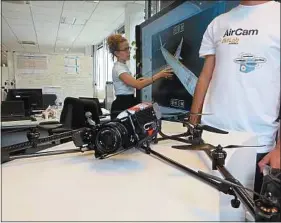  ??  ?? AirCam, un projet du BizLab, planche sur l’inspection des avions par drone.