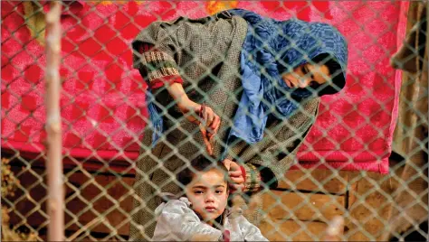  ?? REUTERS ?? A girl cries as her mother combs her hair outside their home on the outskirts of Srinagar on Friday.