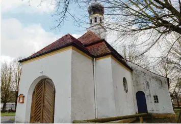  ?? Foto: Xaver Habermeier ?? Die Brucker Kapelle ist mit ihrem Zwiebeltur­m ein schmucker Sakralbau. Nach zweijährig­er Bauzeit wurde die Kapelle „Maria un befleckte Empfängnis“am 8. Dezember 1913 eingeweiht. Nun muss sie dringend saniert werden.