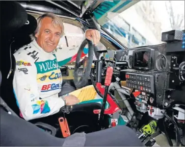  ??  ?? Jesús Calleja al volante de su Toyota durante el Dakar que se disputa en Arabia y que es el cuarto para él.