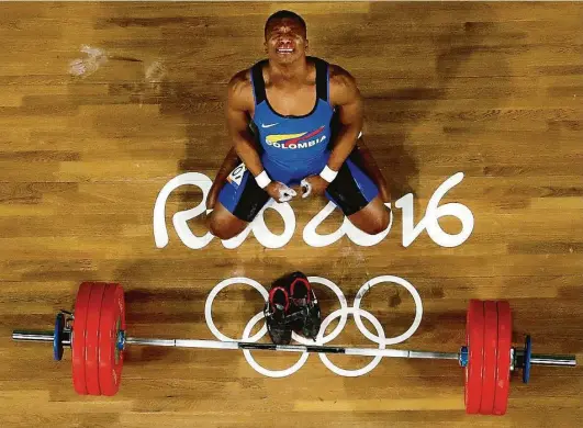  ?? Mike Groll / AP ?? El pesista Óscar Albeiro Figueroa Mosquera le dio la primera medalla de oro a Colombia en los Juegos Olímpicos de Río de Janeiro al ganar en los 62 kilos.