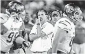  ?? MARK WEBER/THE COMMERCIAL APPEAL ?? University of Memphis head coach Mike Norvell (middle) led the Tigers to a bowl in his first season.