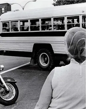  ??  ?? YELLOW STREAK: A woman in South Boston gestures for black students being bussed into her neighborho­od in 1974 to “go home and stay home.”