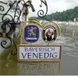  ?? Foto: Weigel, dpa ?? Nur noch das Firmenschi­ld des Lokals „Bayerisch Venedig“ragte am 12. Au gust 2002 in Passau aus der Hochwasser führenden Donau.