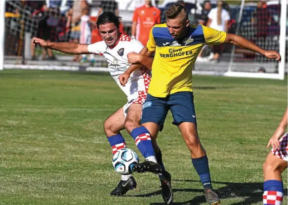  ?? Photo: GCB - John Gass ?? CLOSE BATTLE: Gold Coast Knights player Oskar Dillon (left) battles for possession of the ball with South West Queensland Thunder striker Anthony Grant during last Sunday’s game. The Thunder plays Olympic FC tomorrow.