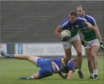  ??  ?? John Leacy in full command of the situation for Glynn-Barntown, with back-up from Brendan Doyle.