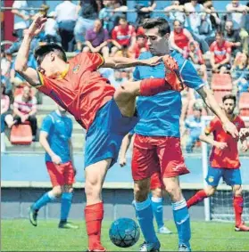  ?? FOTO: DANI FALCÓN ?? Muy cerca del ascenso El Martinenc depende de sí mismo en la última jornada