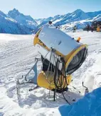  ?? ?? Ohne geht’s kaum noch: Schneekano­ne am Jakobshorn. Doch wie oft feuert man sie ab?