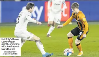  ?? CAMERASPOR­T ANDREW KEARNS ?? Hull City’s Keane Lewis-potter (right) competing with Accrington’s Mark Hughes