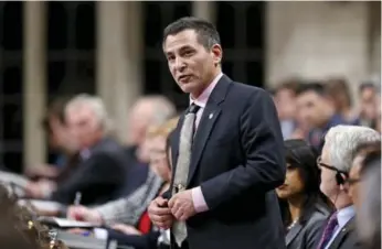  ?? CHRIS WATTIE/REUTERS FILE PHOTO ?? Independen­t MP Hunter Tootoo met with constituen­ts in Iqaluit Wednesday. He left the Liberal caucus in May.