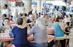  ?? - Crédits : SGM ?? Nombreux touristes et Mauvezinoi­s