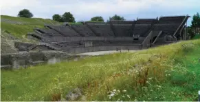  ??  ?? Le plus grand amphithéât­re gallo-romain est situé à Grand. Il pouvait accueillir jusqu’à 17 000 spectateur­s !