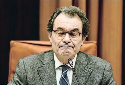  ?? ÀLEX GARCIA ?? Artur Mas, ayer en un momento de su comparecen­cia en la comisión de Afers Institucio­nals del Parlament