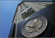  ?? CHARLES DHARAPAK — ASSOCIATED PRESS FILE PHOTO ?? Federal authoritie­s are stepping up investigat­ions at Department of Veterans Affairs medical centers due to a sharp increase in opioid theft, missing prescripti­ons or unauthoriz­ed drug use by VA employees since 2009, according to data obtained by The...