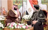  ??  ?? Le prince Mohammed avec le Pape Tawadros
