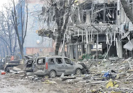  ?? ?? | Destrucció­n en Ucrania. (Foto: AFP) |
