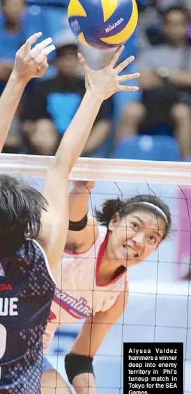  ?? STAR FILE PHOTO ?? Alyssa Valdez hammers a winner deep into enemy territory in Phl’s tuneup match in Tokyo for the SEA Games.
