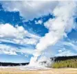  ?? Foto: dpa ?? Der bekanntest­e Park: der Yellowston­e mit dem Geysir Old Faithful.