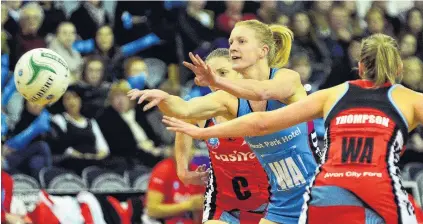  ?? PHOTOS: PETER MCINTOSH/MICHAEL BRADLEY ?? Then and now . . . Shannon Francois passes the ball for the Southern Steel against the Mainland Tactix as Jade Clarke and Anna Thompson watch on during a match at the Edgar Centre in 2013. Below: Shannon Saunders on court during her 100th match for the Steel against the Tactix in Christchur­ch on Tuesday night.