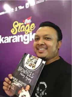  ??  ?? BUKU Brownies Paling Agung hasil tulisannya.