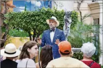  ?? BEACH POST LANNIS WATERS/THE PALM ?? Rick Rose, shown here leading one of his Worth Avenue walking tours, has written a new guide to Palm Beach.