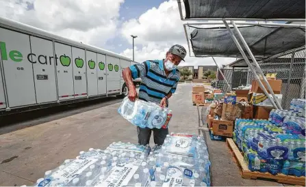  ?? Steve Gonzales / Staff photograph­er ?? Volunteer George Toney unloads donated items for victims of Hurricane Laura at the Bethel’s Place Empowermen­t Center in Houston on Monday. The center is seeking donations such as cleaning supplies, baby formula, hand sanitizer and toiletries.