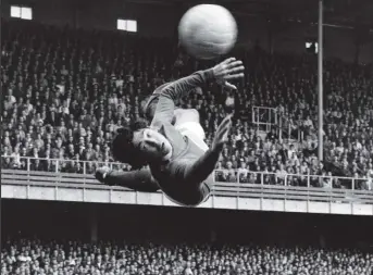  ??  ?? Gordon Banks