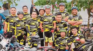  ??  ?? PASUKAN Elbee Cycling bersedia menyengat seperti lebah di Sungai Buaya.