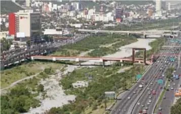  ?? | ARCHIVO ?? En el año 2010 comenzó el abandono y deterioro del río Santa Catarina.