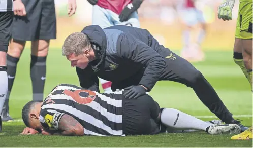  ?? ?? Newcastle captain Jamaal Lascelles ruptured the anterior cruciate ligament in his right knee against West Ham United on Saturday